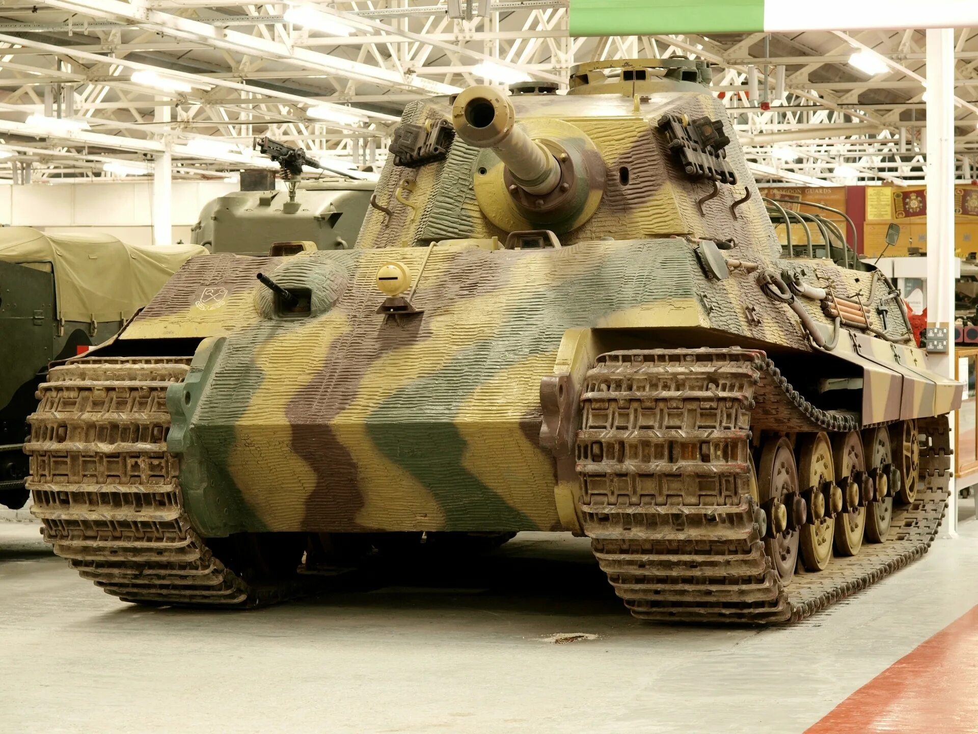 Немецкий танк там. Королевский тигр танк. Танк тигр и Королевский тигр. Танк тигр 2. PZ 6 Королевский тигр.