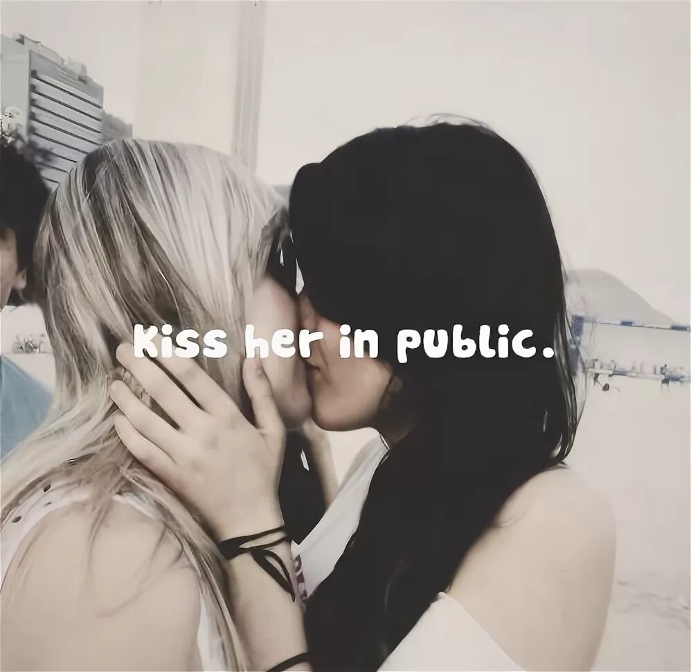 Монтана/брук фемслэш. Her kiss she. Две девушки любовь. Мэй и юзу юри. Дизайн с поцелуями.