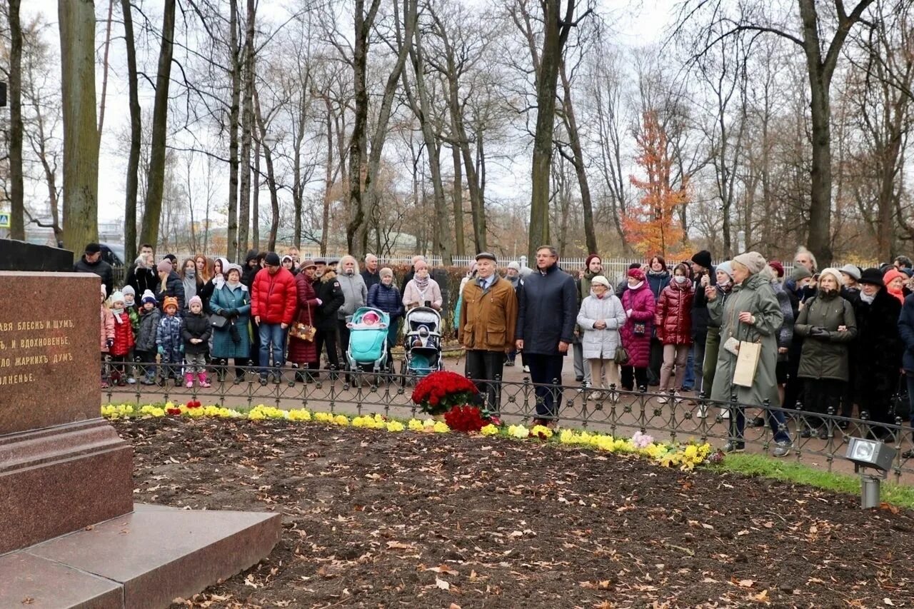 С 5 октября открывают. Встреча в лицейском саду.