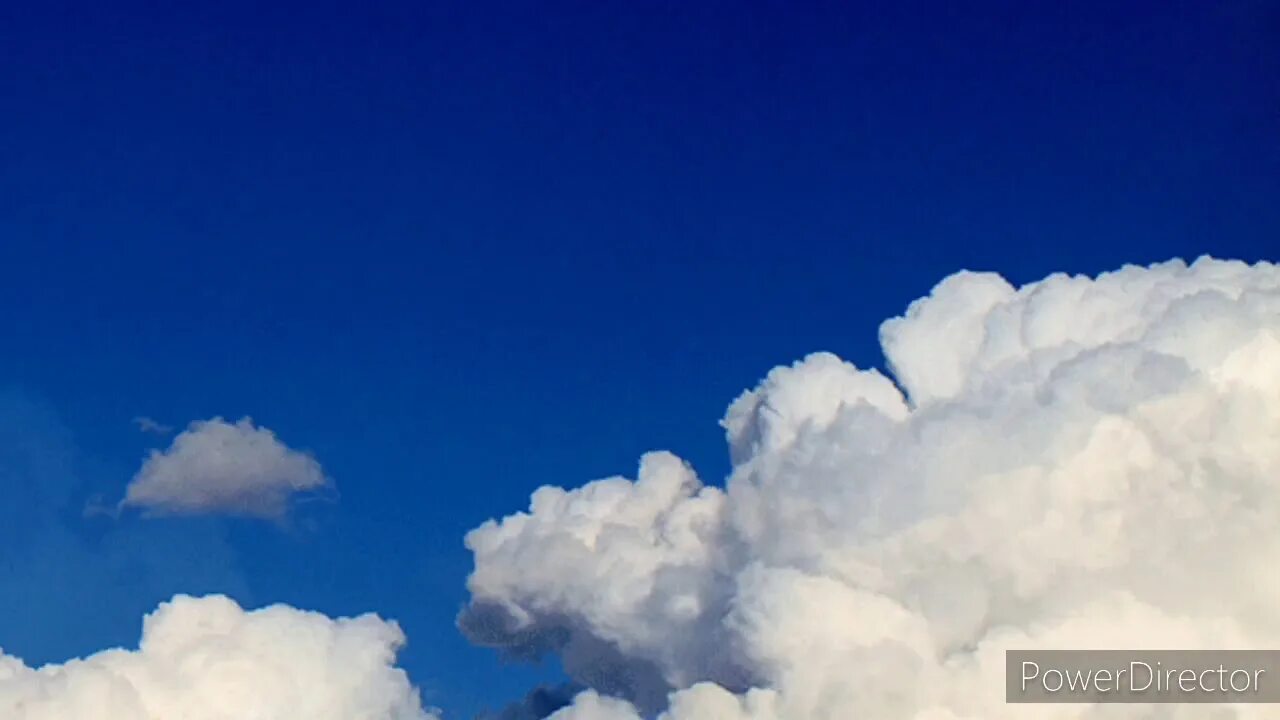 Плывущие облака видео. Движущиеся облака. Анимированные облака. Небо с облаками. Фон облака.
