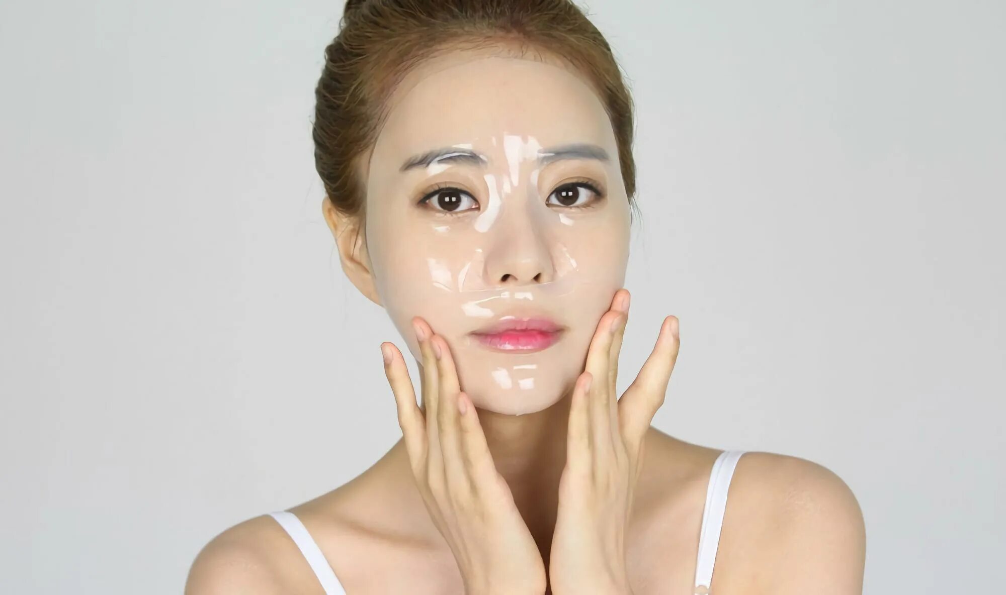 Личного лица. Гидрогелевая маска Корея. Корейская косметика маски для лица. Кореянка в маске для лица. Маска для кожи лица.