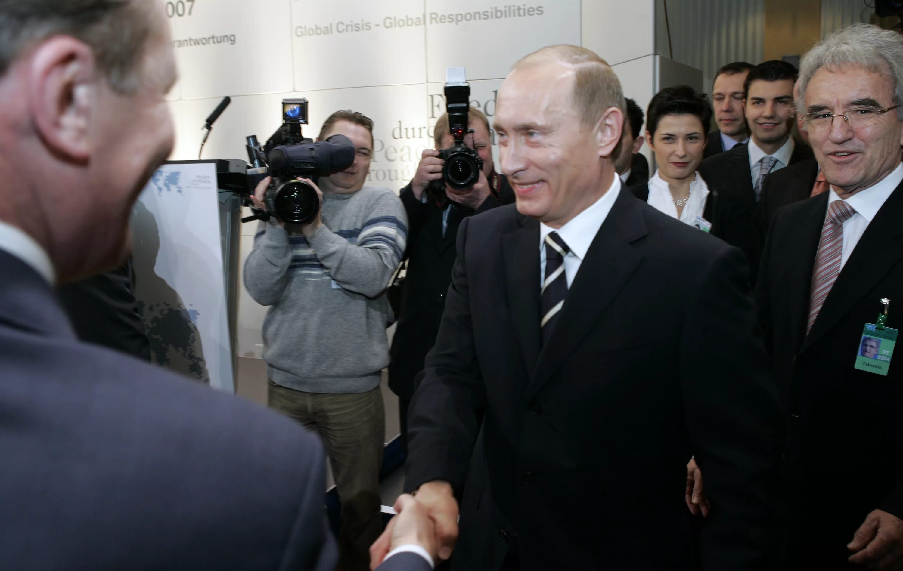 Рукопожатия политиков масонов. Масонское приветствие. Масайское рукопожатие. Масонское приветствие. Масонское приветствие.