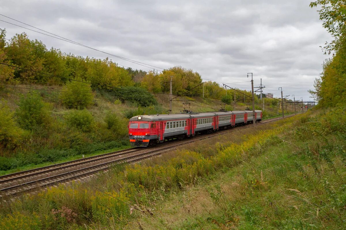 Электричка тарусская подольск. Эр2к 1126. Эр2 1017. Эр2-1017 Дмитров. Станция Тарусская.