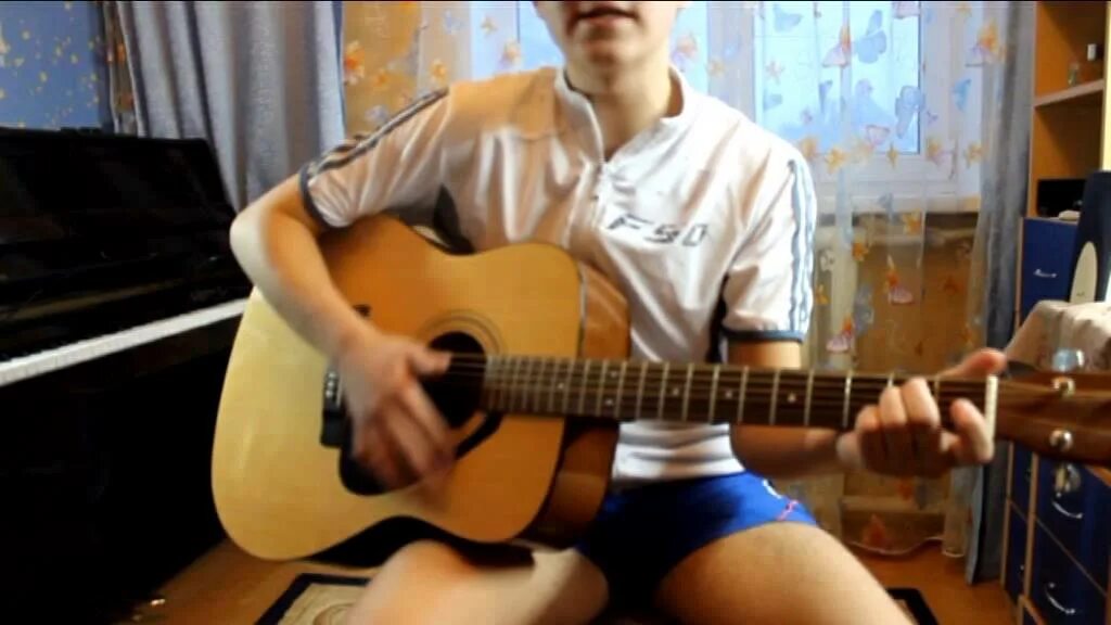 Пачка сигарет песня цой клип. Yamaha sg600. Разбор песни виктора цоя. Гитара звезда. Малыш аккорды.