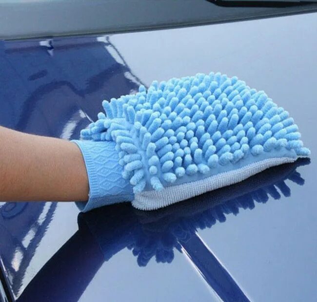 варежка на машине. перчатка для мытья машины. варежка для мойки автомобиля. рукавица для мойки авто. варежка на машине.