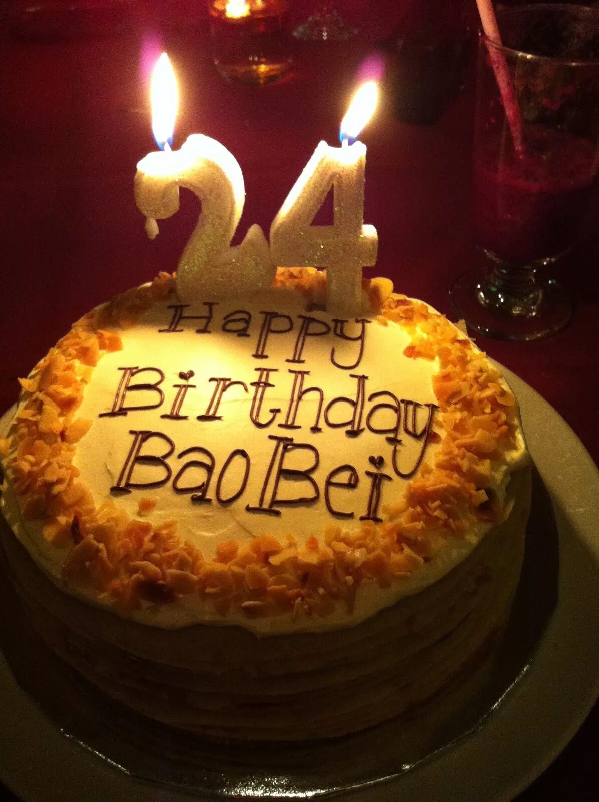 У кого день рождения 24 апреля. С днём рождения 24 года. Торт на день рождения парню 24 года. Тортик на день рождения 24 года. Поздравления с днём рождения торт.