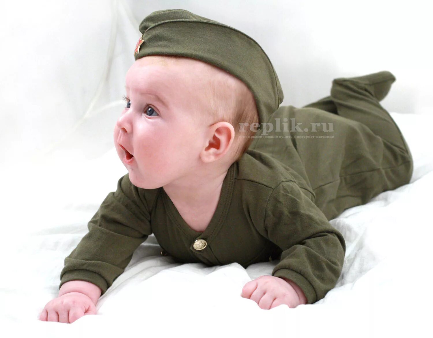 Маленький военный. Дети в военной форме. Малыш в военной форме. Младенец в военной форме. Маленькие дети в военной форме.