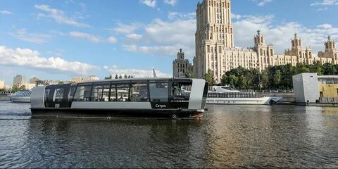 Электрический трамвайчик на москве реке