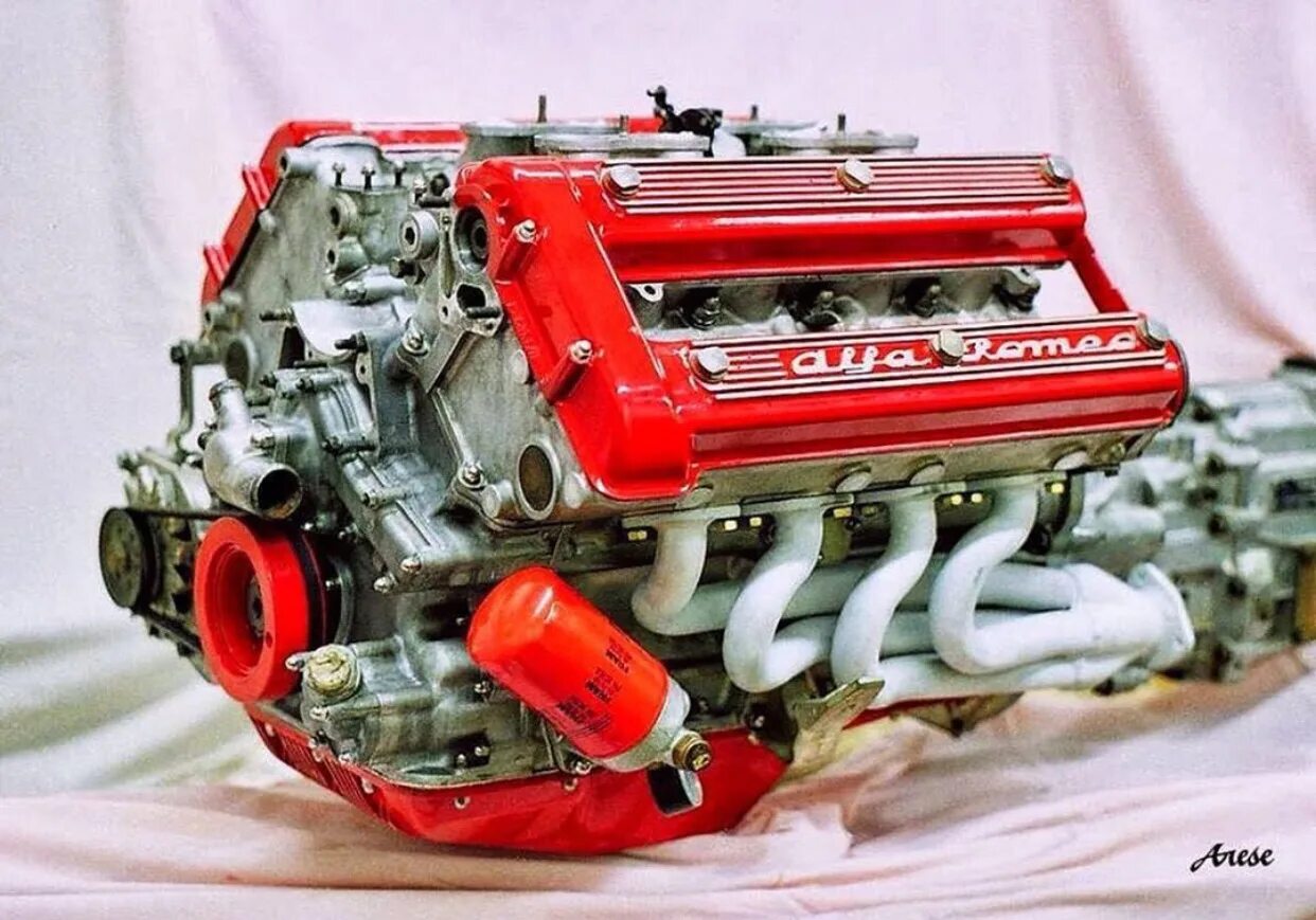 Двигатели alfa romeo. Alfa Romeo v6. Двигатель v8 Альфа Ромео. Альфа Ромео 155 двигатель v8. Alfa Romeo 164 двигатель.