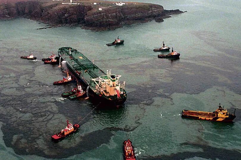 Международная ответственность за загрязнение нефтью. Танкер, си, эмпресс 1996. загрязнения с судов. загрязнение воды кораблями. загрязнение воды транспортом.