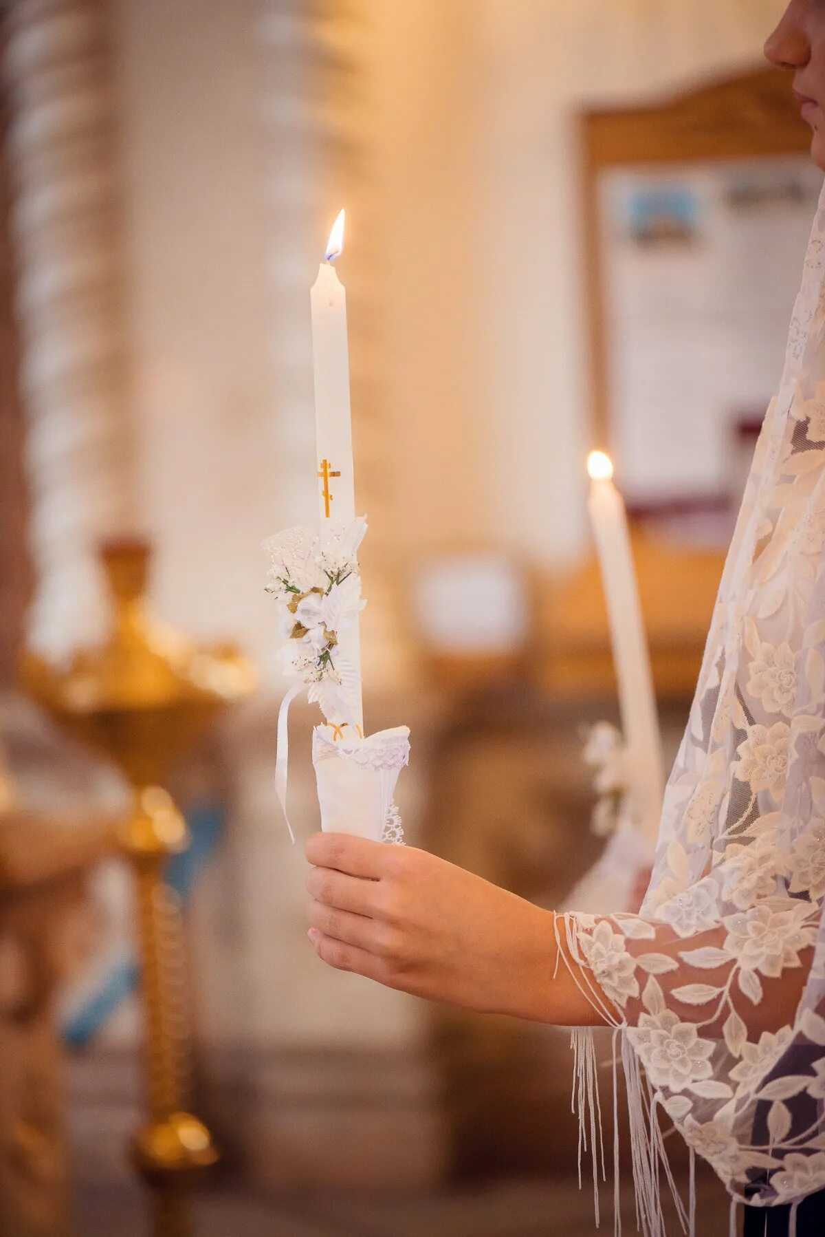 Церемония в церкви. Венчание в церкви. Венчальные свечи. Красивое венчание. Церемония венчания.