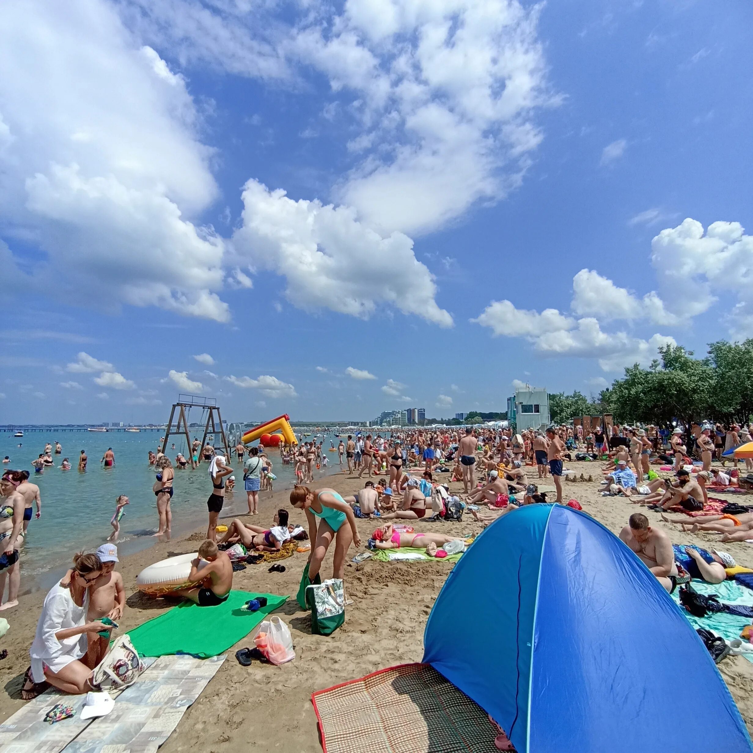 Анапа санаторий пляж 2023. Люди на пляже. Российский пляж. Пляж фото.