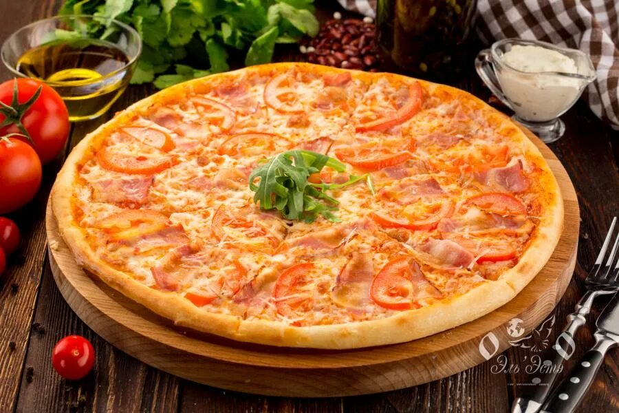Неаполитанская пицца Томато. Баварская пицца Томато. Пицца карбонара Томато. Пицца с беконом. Беконом томатами