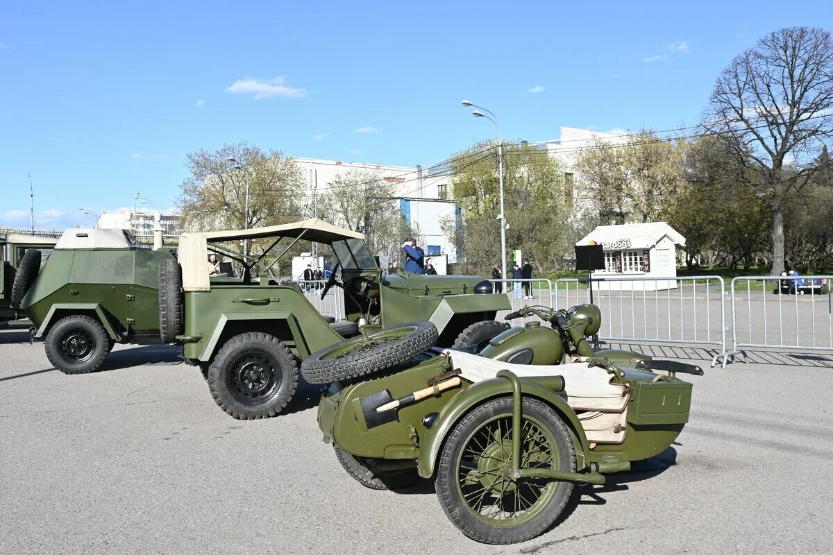 До какого числа выставка натовской техники. Парк горького выставка военной техники. выставка военной техники в москве. выставка боевой техники 2025.
