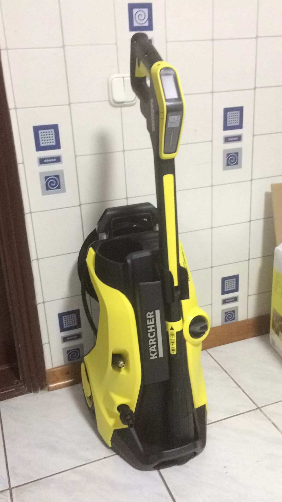 Karcher k5 Premium Full Control Plus устройство пистолета электронное табло. Karcher k5 Full Control забор воды. Ручка Karcher k5 Full Control. Крышка батарейного отсека пистолета Karcher k5 Full Control. Full control plus