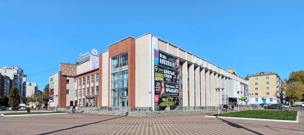 Дворец культуры ктз калуга. Дворец культуры ктз калуга зал. Дворец культуры калужского турбинного завода. Дк ктз. Концертный зал ктз байконур.