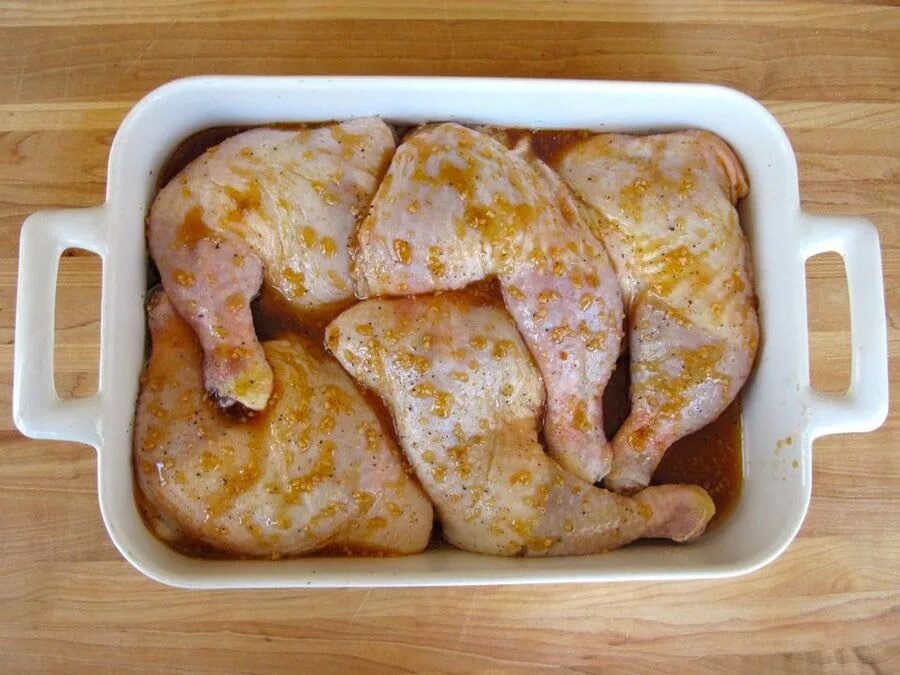 Замариновать курицу. Маринад для курицы в духовке. Окорочка в маринаде. Курица в горчичном маринаде в духовке.