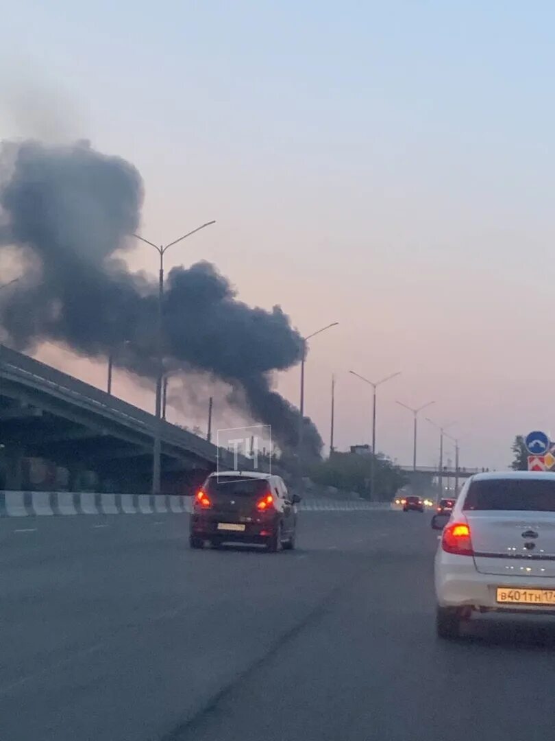 В челябинске сгорел. Пожар в Челябинске. Пожар в Челябинске вчера. Челябинск красный горит. Челябинск сейчас.