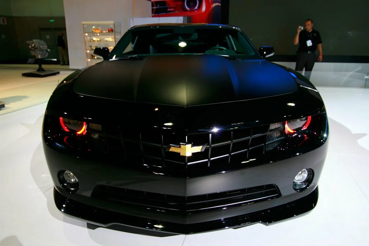 Шевроле Камаро черная. Шевроле Камаро новая черная. Камаро Шевроле черный черный. Chevrolet Camaro 2022 черная.