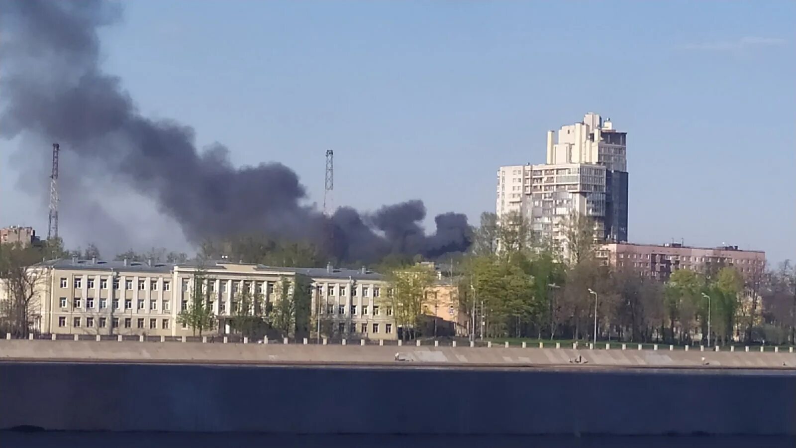В каком районе петербурга пожар. Пожар на дальневосточном проспекте. пожары в невском района санкт-петербурга.. пожар в невском районе сейчас. пожар в санкт-петербурге сейчас в невском районе.