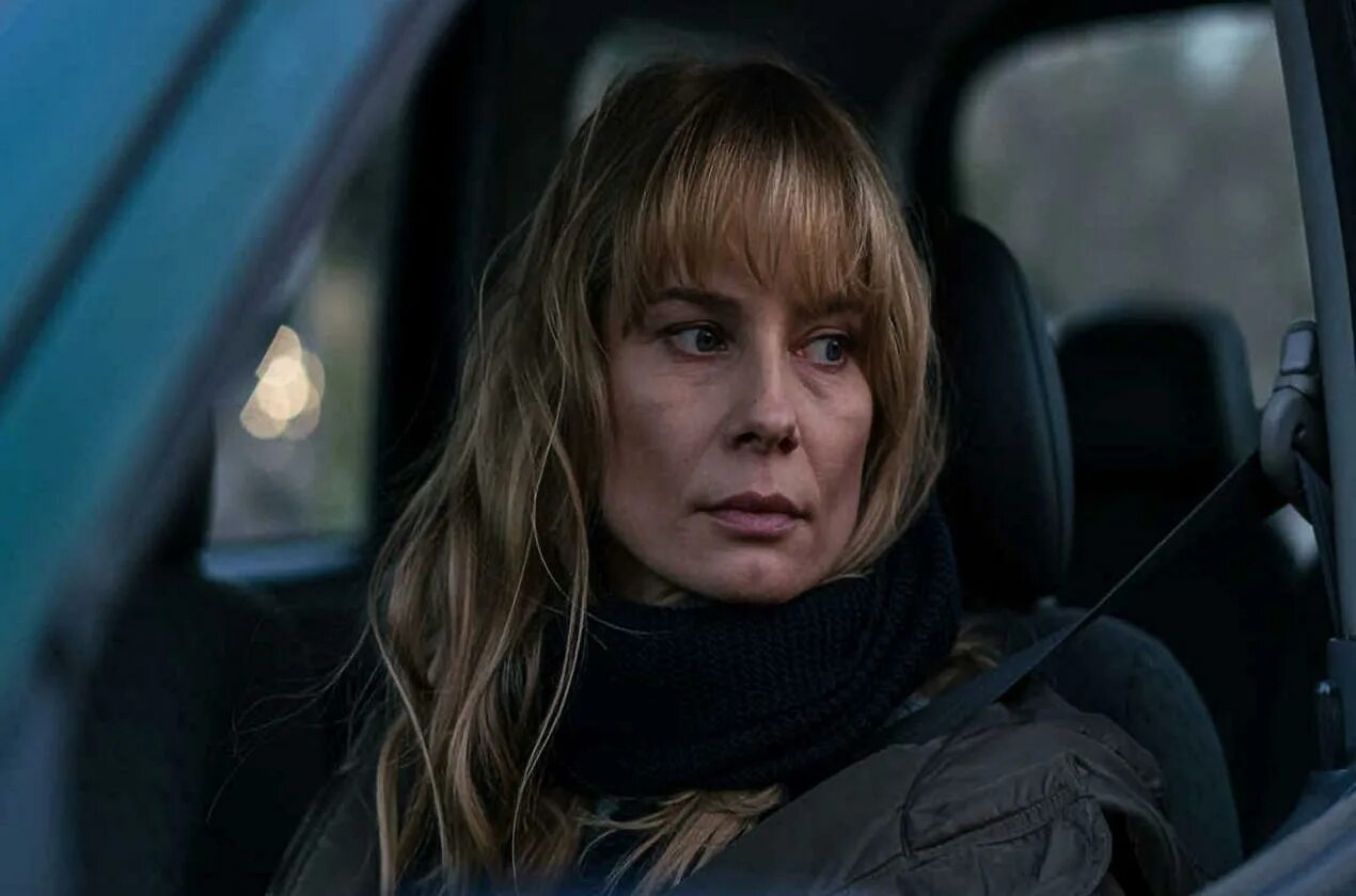 Темно почти ночь. Темно почти ночь. Темный лес с луной. Машина в лесу ночью. Во мраке ночи.