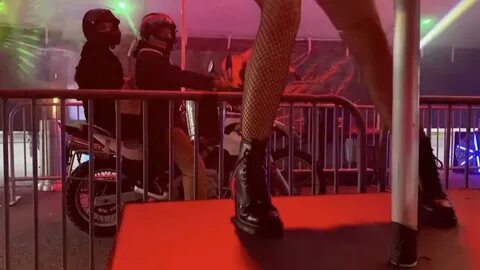 Klub u kome rade zatvoren je za publiku, pa su plesačice dobile nova zaduže...