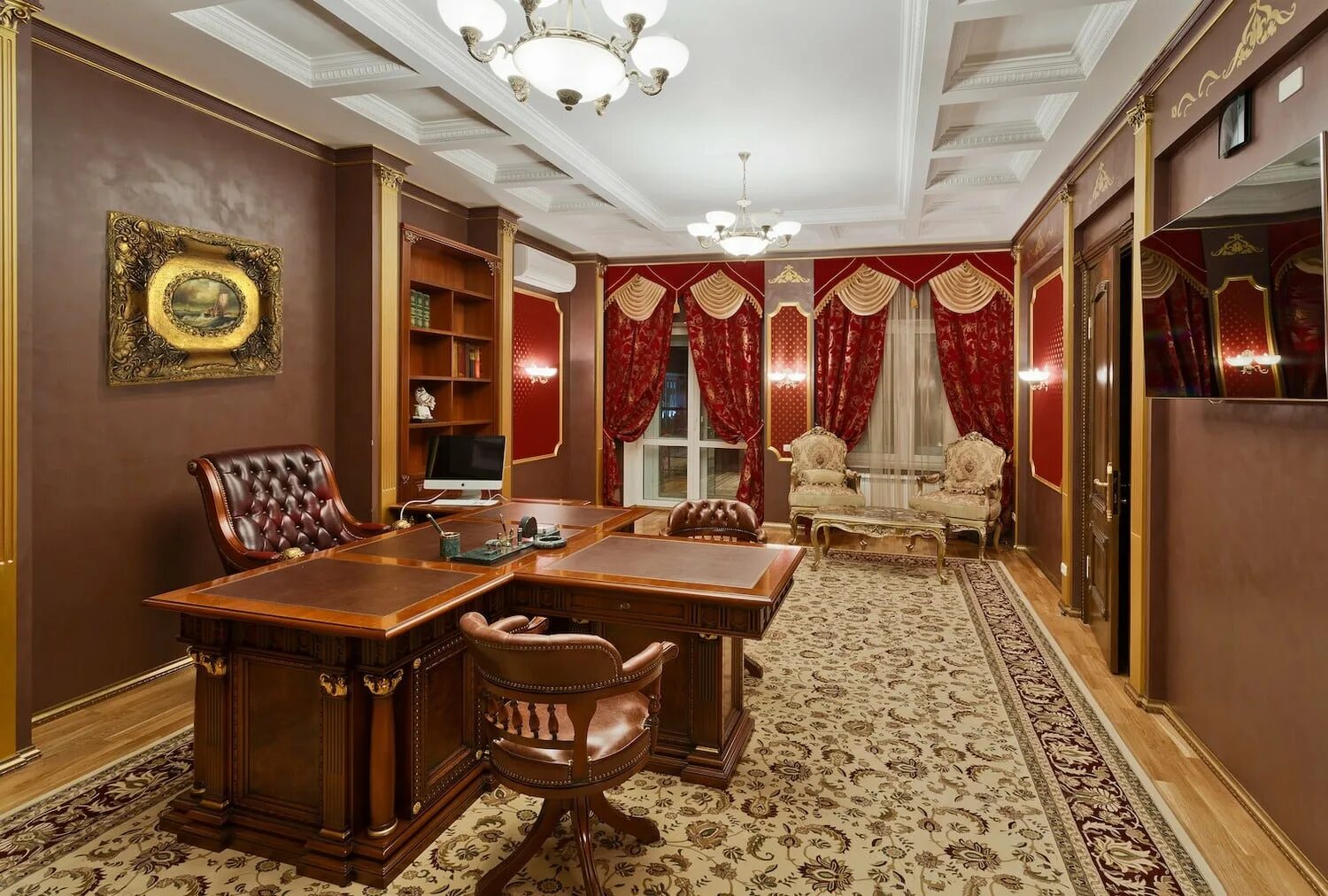Также богато. Роскошный интерьер кабинета. Интерьер кабинета в классическом стиле. Роскошный кабинет. Офис в классическом стиле.