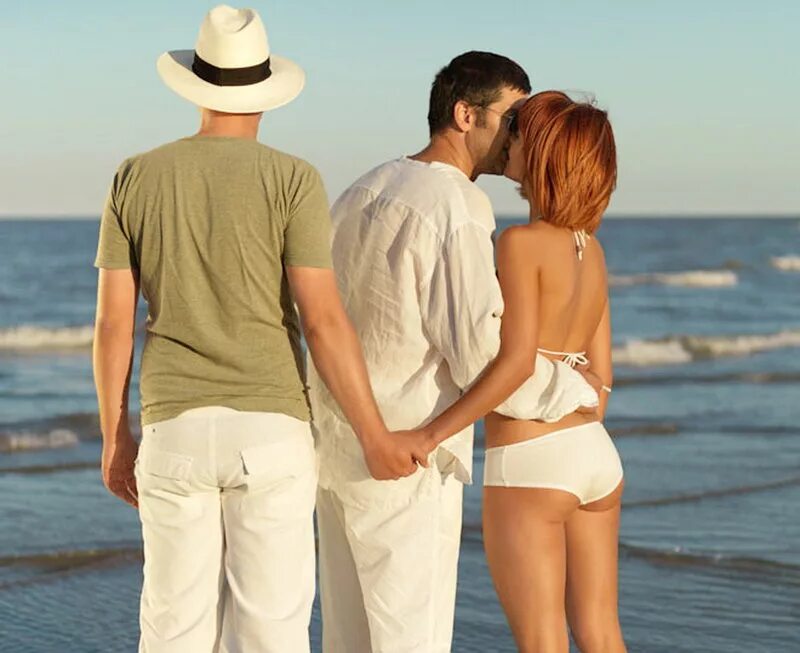 свободные отношения в семье. фотосессия с несколькими мужчинами. жена двое мужчин. марион лмжм. любовный треугольник два парня и девушка.