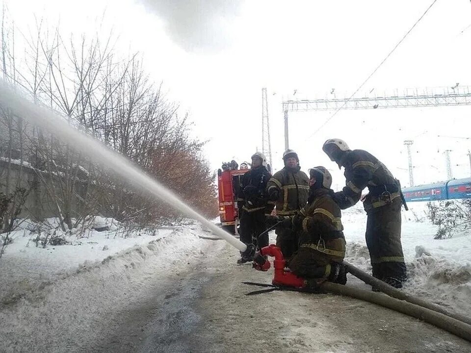 В белгороде гибнут люди. Пожар на подшипниковом заводе. Пожар на подшипниковом заводе в Самаре. Пожар на СПЗ Самара. Пожар в Самарском ГУВД.