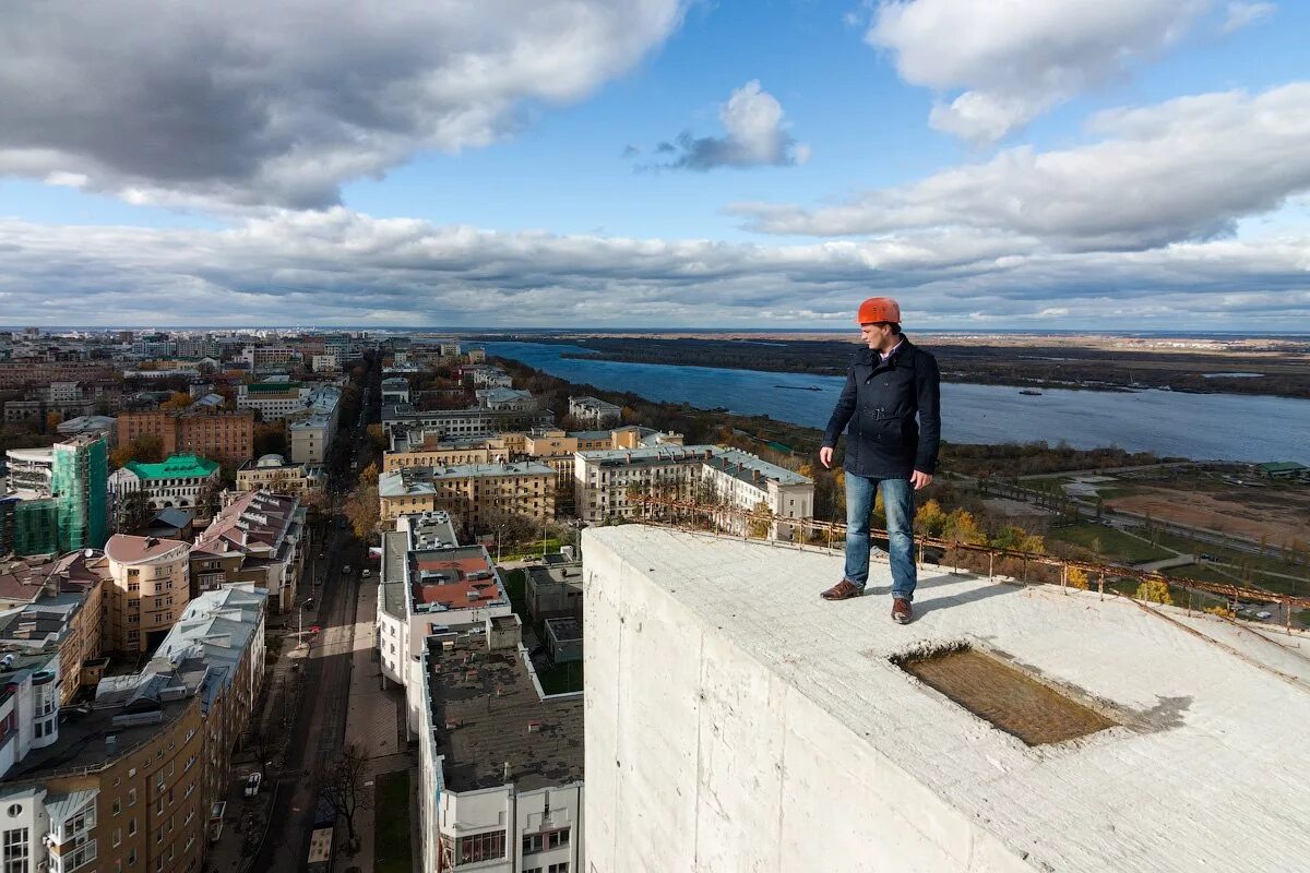 Миллер крыша. Руферы Нижний Новгород. Вид с крыши Нижний Новгород. Великий Новгород высотки. Столица крыш Нижний Новгород.