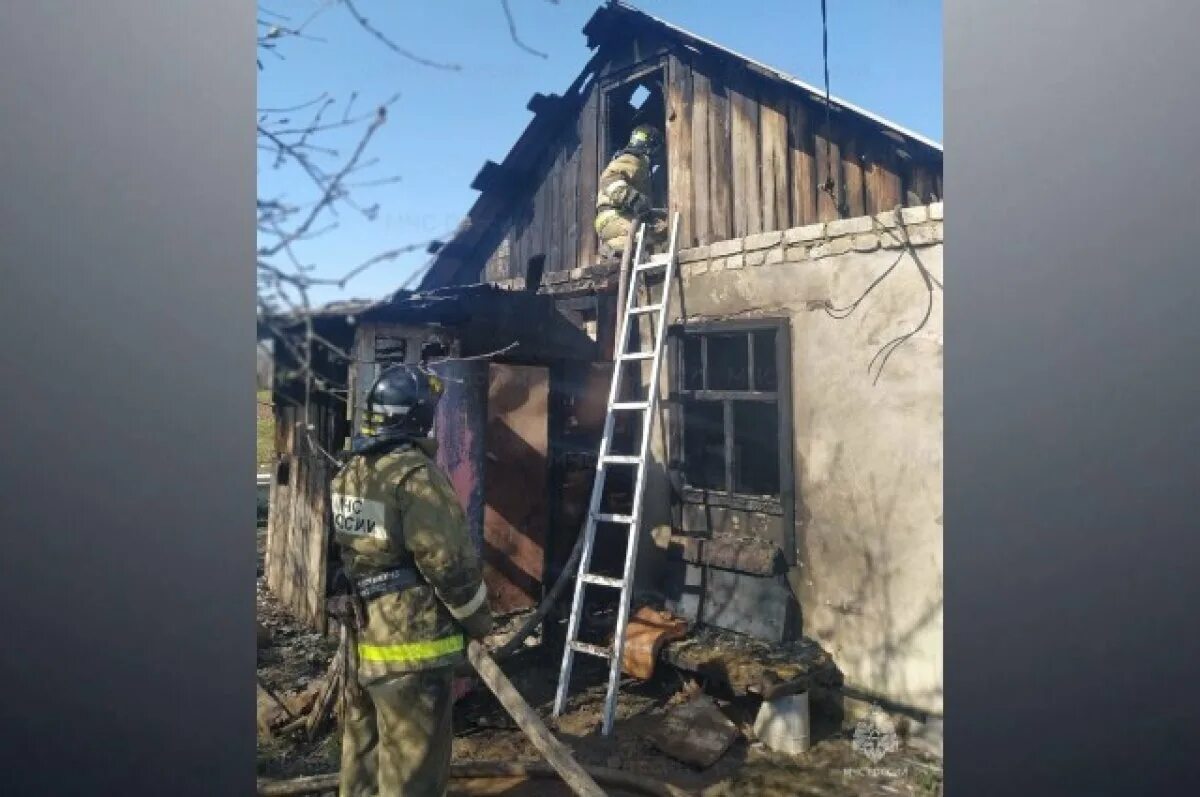 Пожар на спартановке в волгограде сегодня. Пожар в волгограде 10 июля. Пожар в волгограде. Пожар в волгограде 10 июля. Пожар фото.