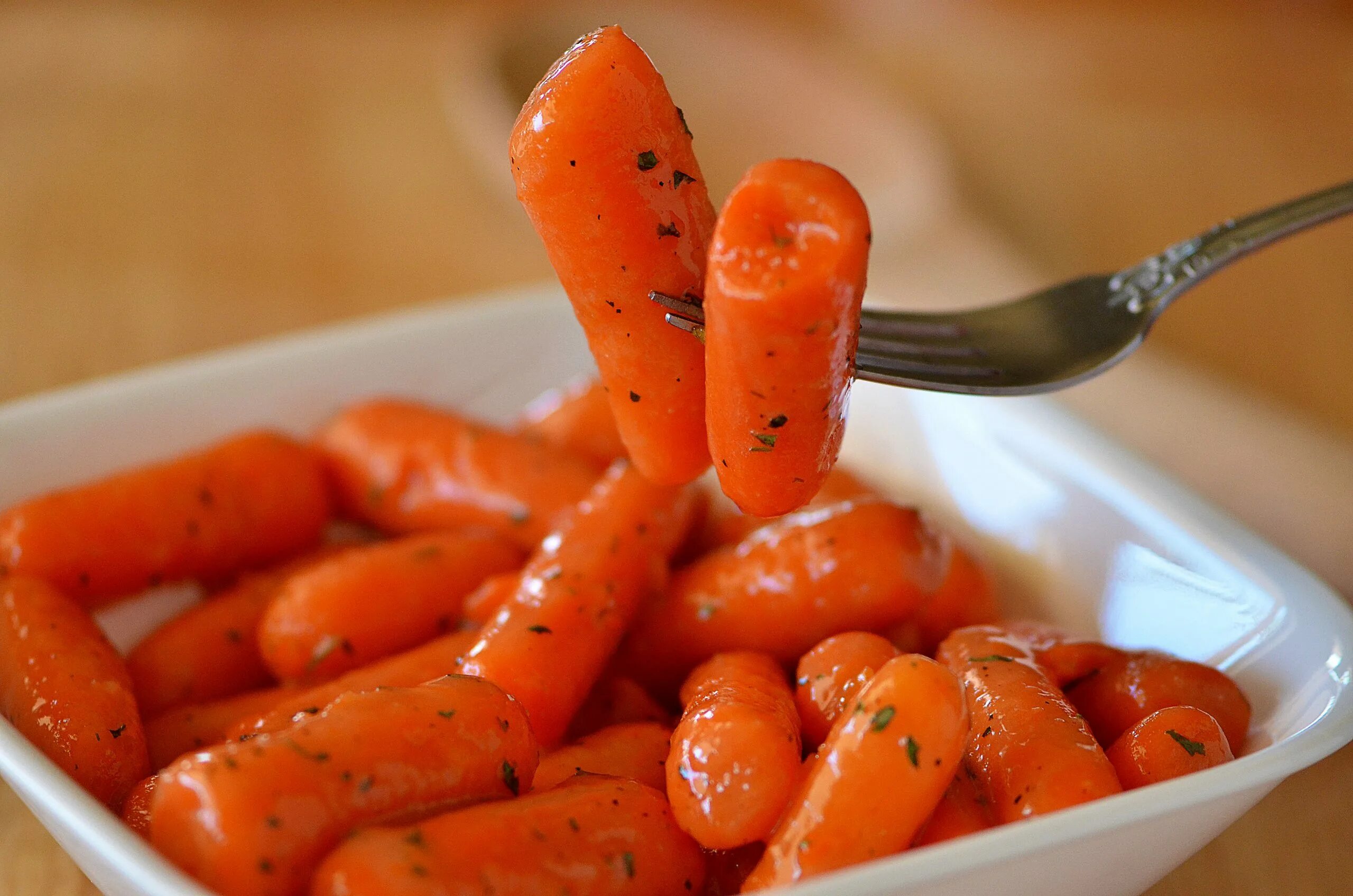 Как вкусно приготовить морковь. Карамелизированная морковь. Блюда в виде морковки. Морковный гарнир. Карамельная морковь.