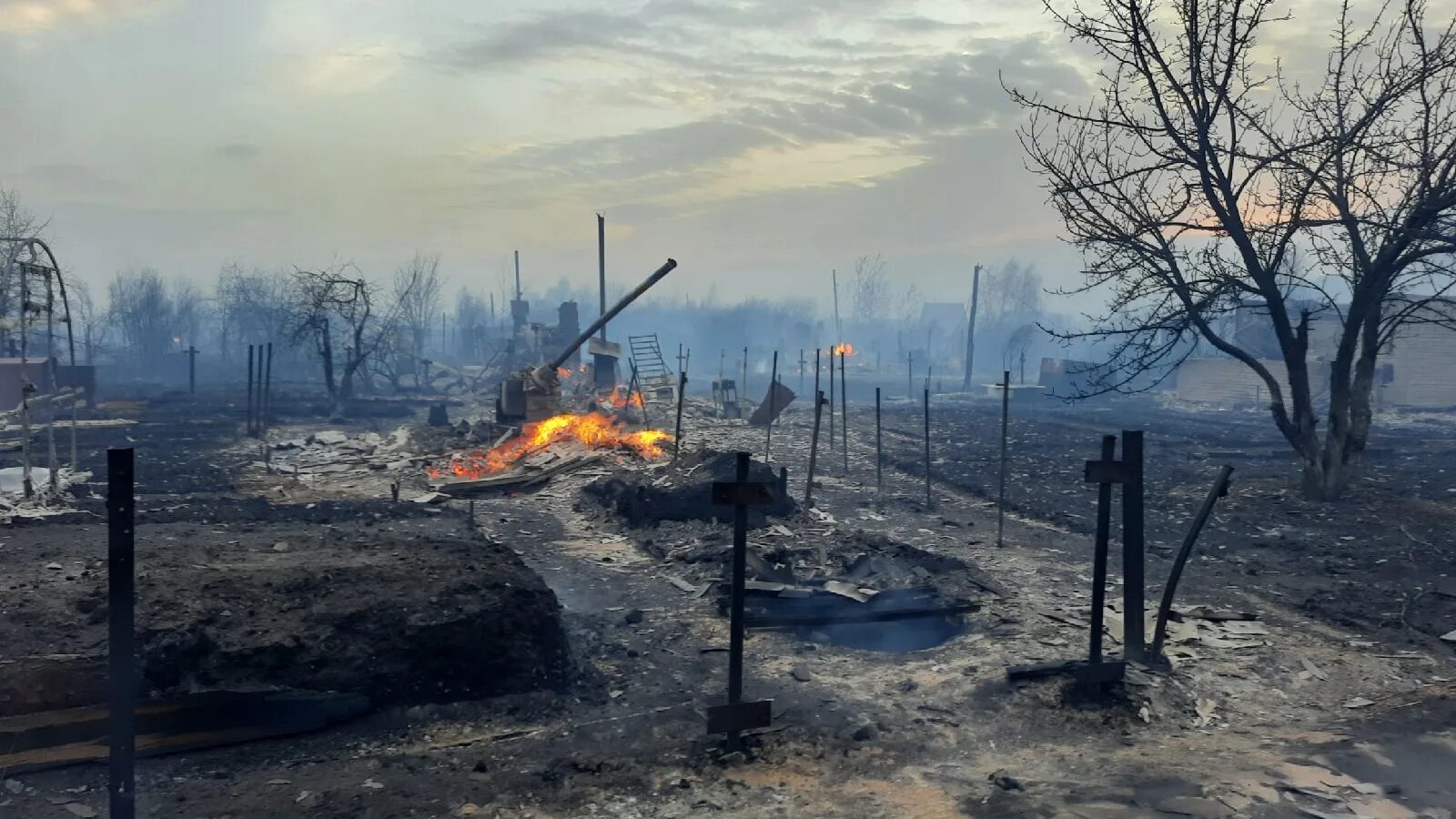 Пожар СНТ Малиновка Курган. Пожары в Курганской области. Горящая деревня. Лесные пожары Курган.