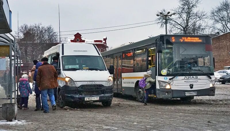 Реутов маршрутки. 17р автобус новогиреево реутов. Реутов автобус 17. Реутов автобус 17. Автобус 17р реутов.
