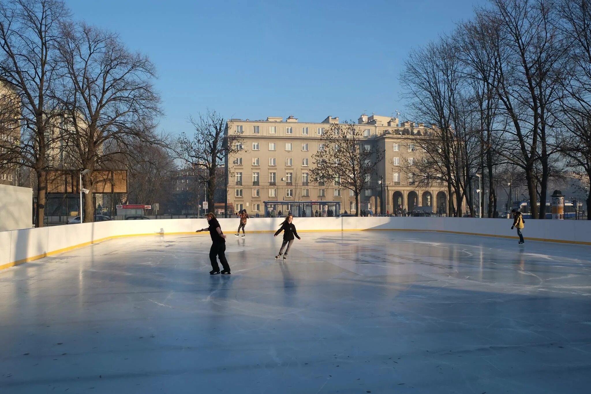 каток коптево. каток на коптевском бульваре. каток в саду эрмитаж. каток на коптевском бульваре. каток алма-атинская у метро.