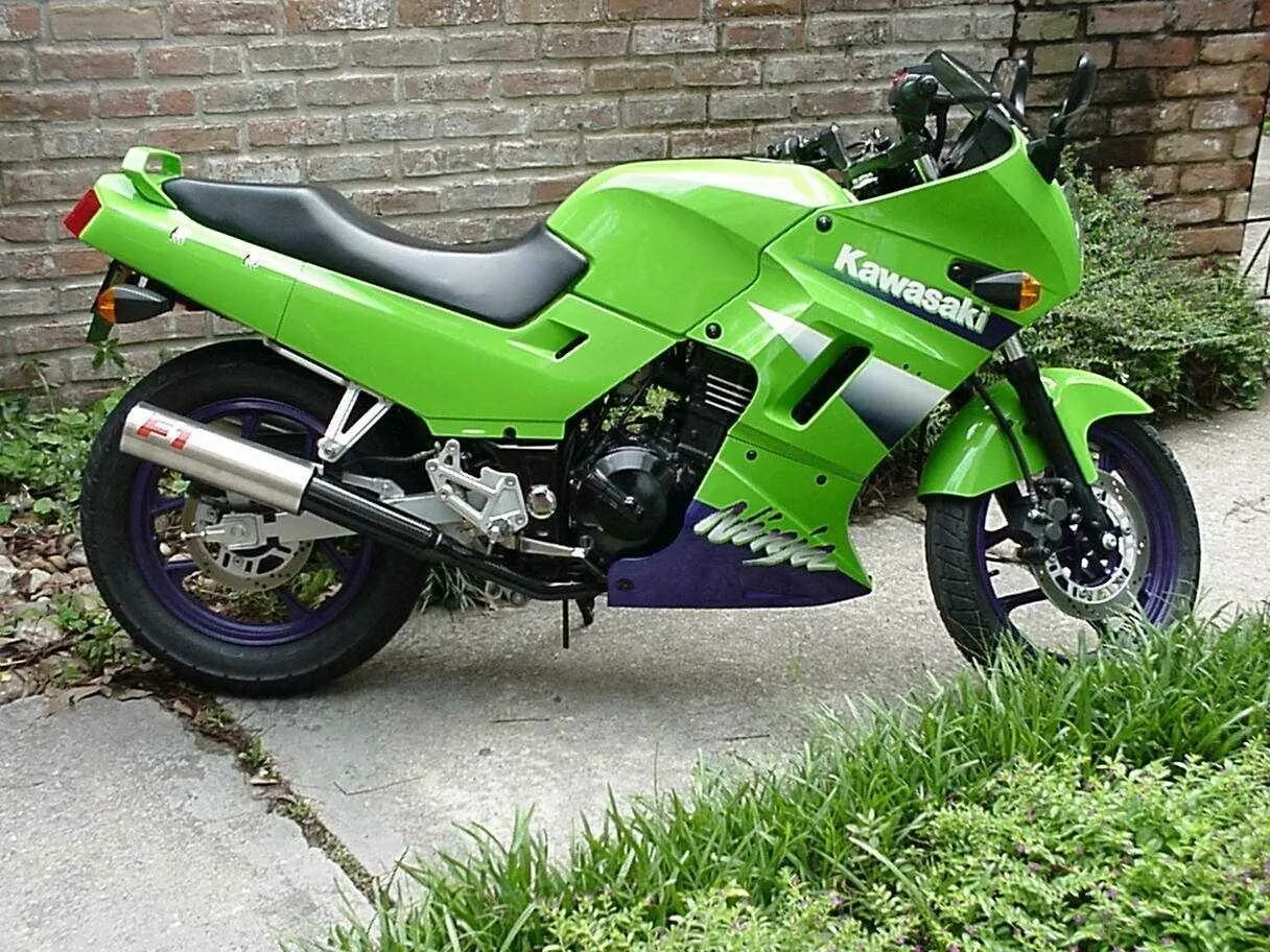 Kawasaki 400 кубов. Кавасаки GPZ 250. Kawasaki Ninja GPZ 400. Мотоцикл Kawasaki GPZ 250. Купить 250 кубиков