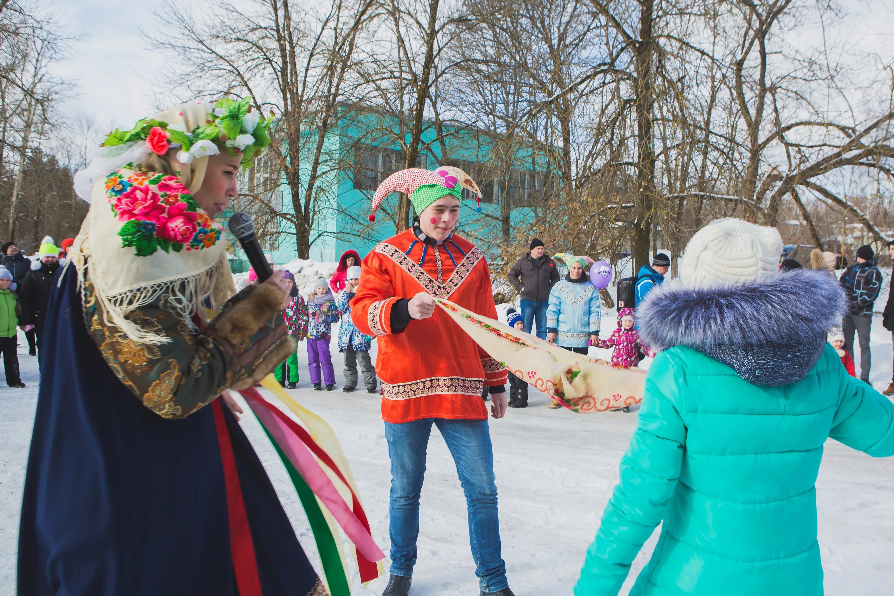 Сценарий народного гуляния на улице. Проводы зимы. Костюм весны на проводы зимы. Шапка для проводы зимы. Игры на проводы зимы.