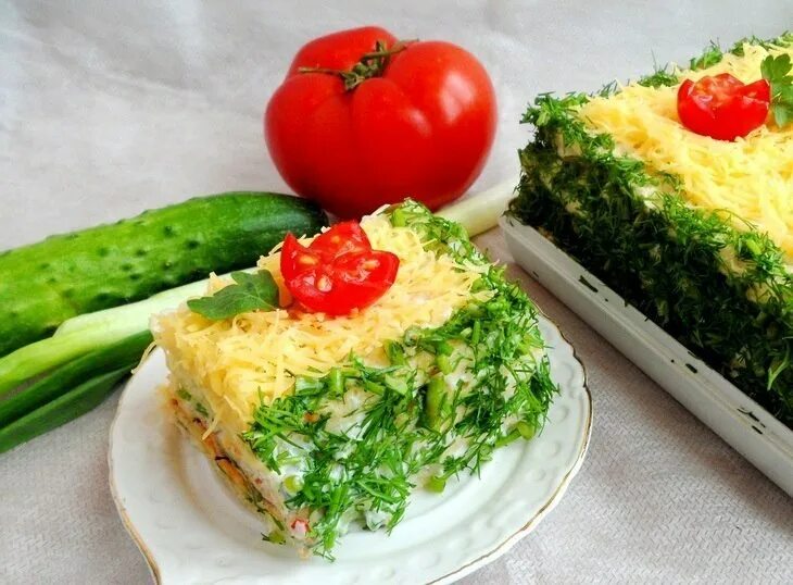 Закусочные вафельные торты. Закусочный торт наполеон. Закусочные вафельные торты. Закусочный селедочный торт на вафельных коржах. Закусочные вафельные торты.