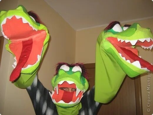 Змей горыныч маска. Картинки змея горыныча. Пластиковая маска дракона. Три богатыря змей горыныч красный. Актер озвучивавший змея горыныча.