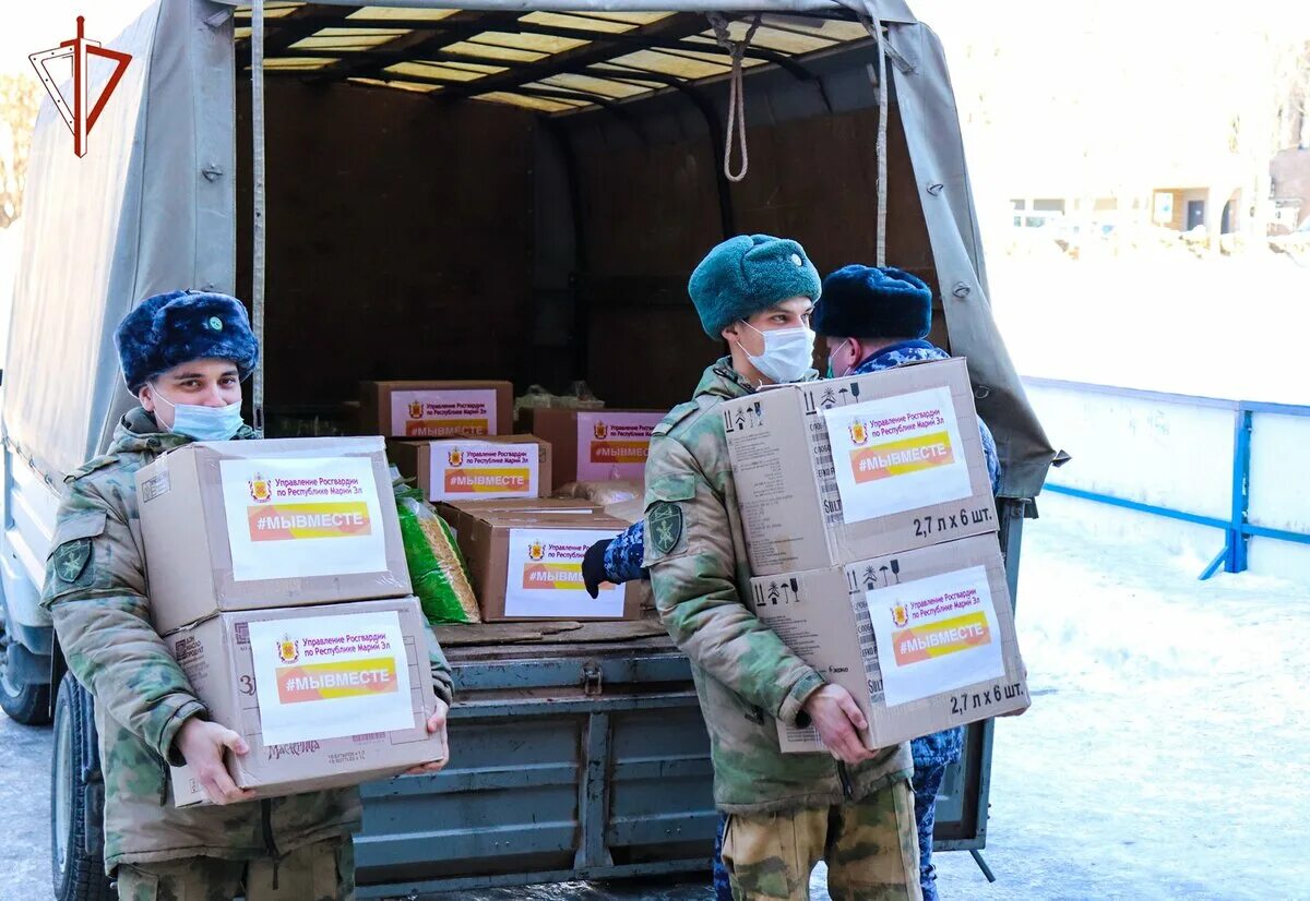 Гуманитарная помощь. Сбор для солдата коробка. Сбор гуманитарки для солдат. Гумпомощь для военнослужащих. Сбор пд