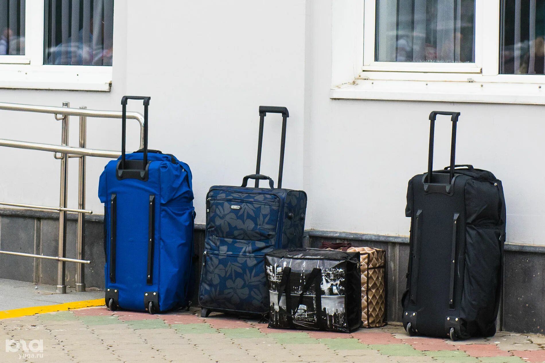Сумки для перевоза багажа. Багажные сумки для самолета. Сумка багаж к. Чемоданы для ручной в самолет.