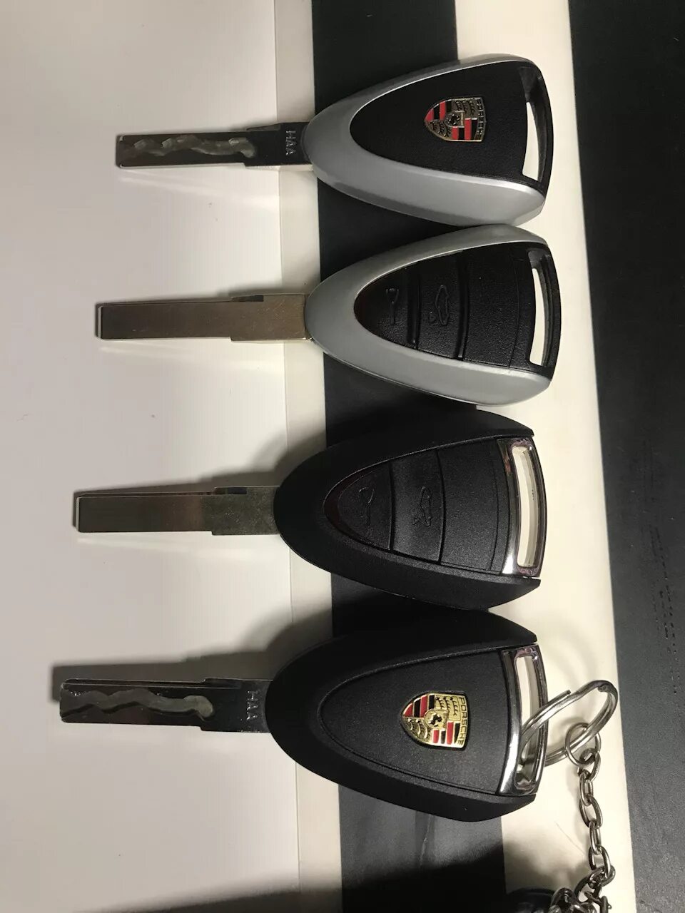 Ключи порш. Ключ порше 911. porsche 911 ключ. ключи от порше 911. ключ порше кайен.