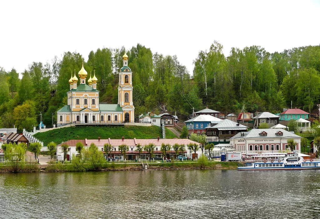 Город Плес Ивановской области. Город Плес Ивановской области достопримечательности. Плёс набережная. Плес Ивановская область площадь.