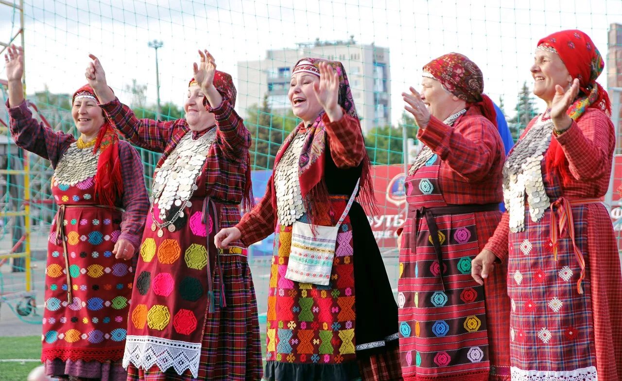 Бурановские бабушки. Бурановские бабушки Удмуртия. Музыкальная группа "Бурановские бабушки". Удмуртский костюм Бурановские бабушки.