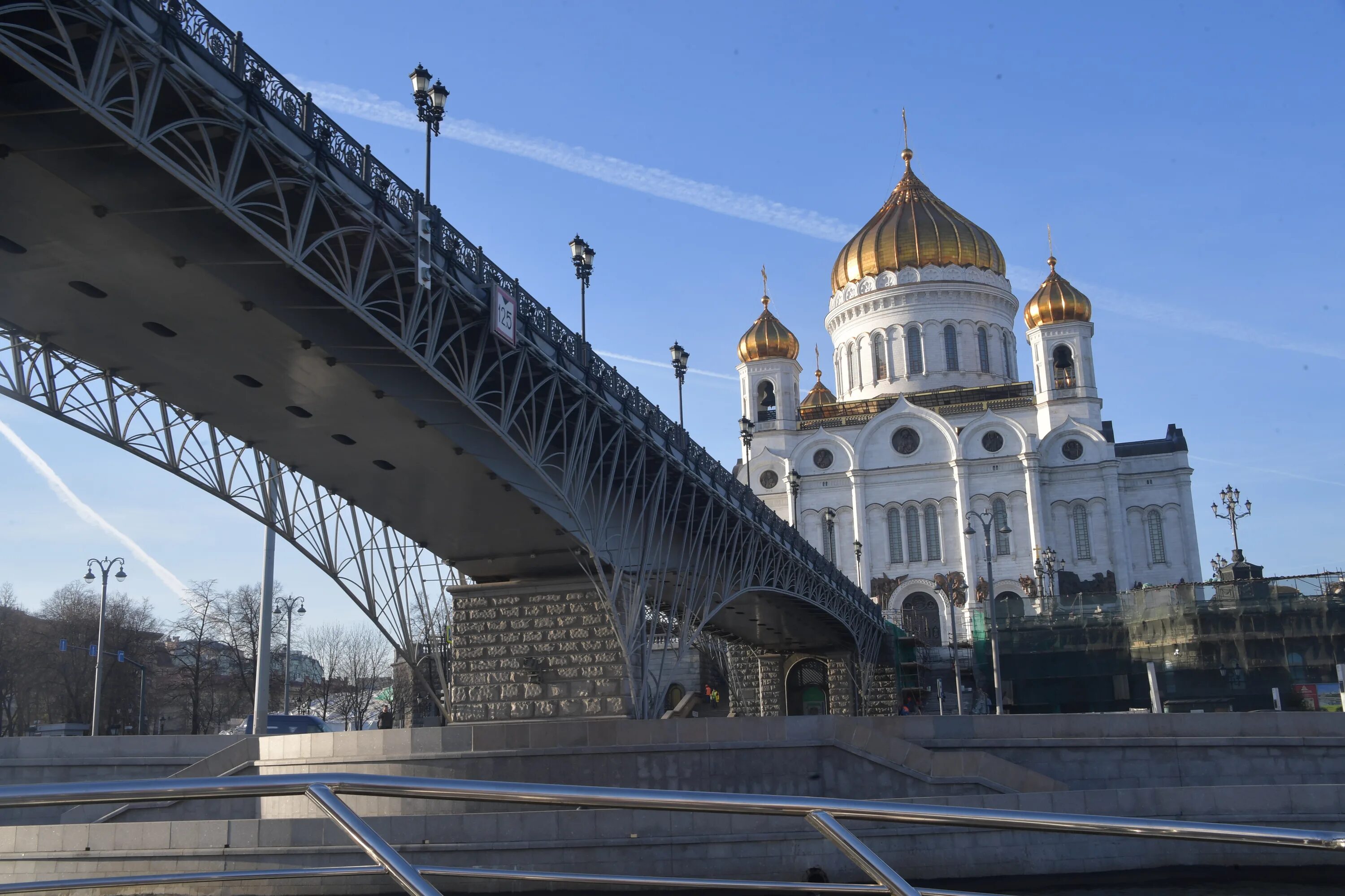 Храм христа спасителя где. Храм христа спасителя в москве метро. метро собор христа спасителя. metro храм христа спасителя. метро у храма спасителя в москве.