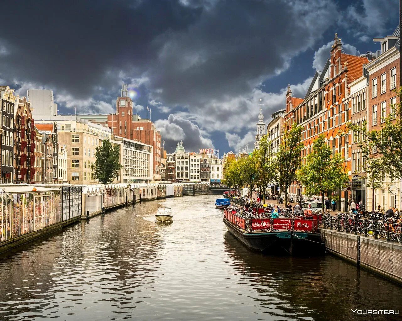 Найти голландию. Нидерланды каналы амстердама. Голландия амстердам. Харлем нидерланды. Амстердам столица амстердам столица.