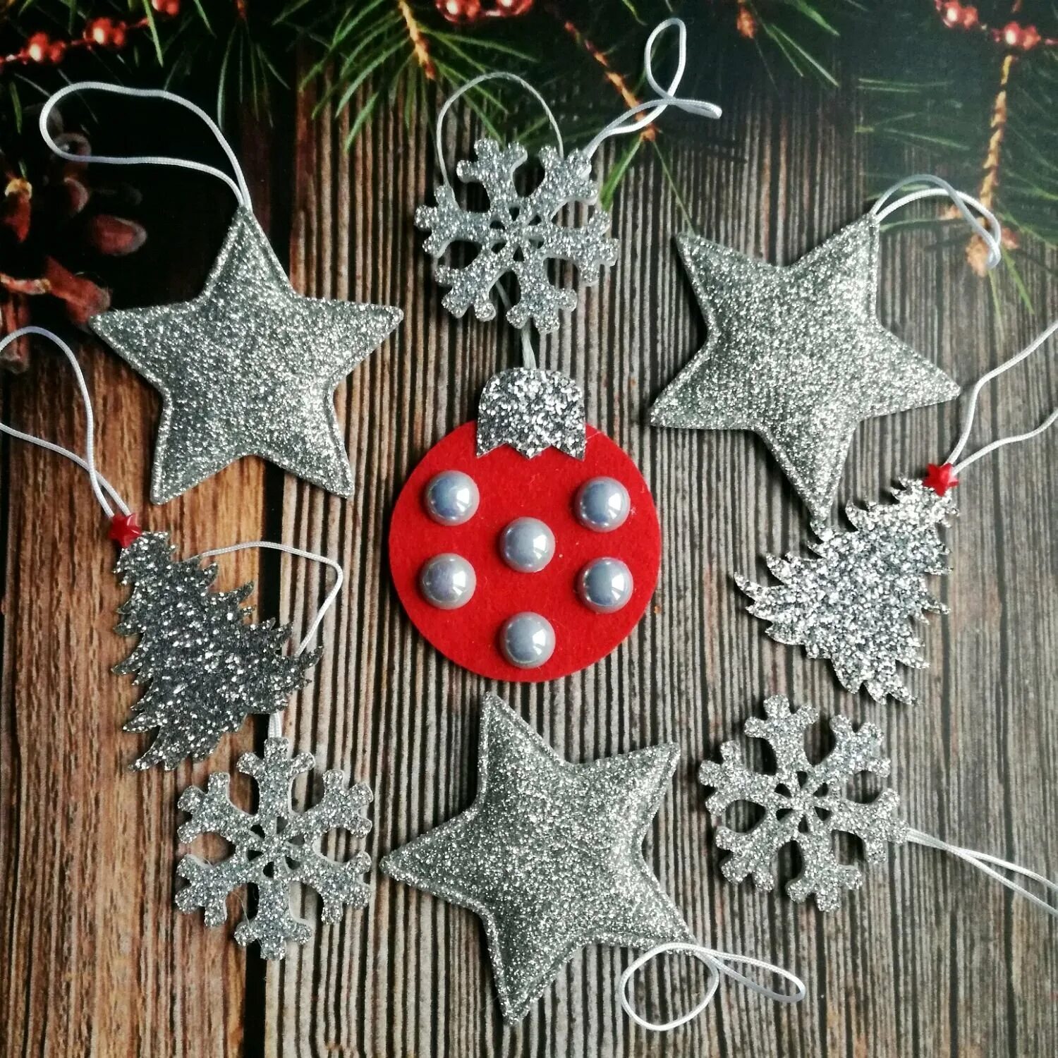 новогодняя игрушка шар из ниток. самые красивые елочные игрушки. новогодние игры. для изготовления новогодних украшений. украшения на новый год своими руками.