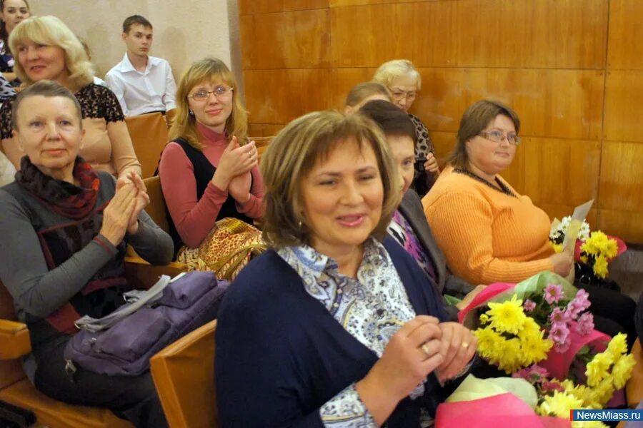 Дши саров на гагарина. Дши саров. саров школа искусств на гагарина. видновская школа искусств сотрудники. учитель дши.