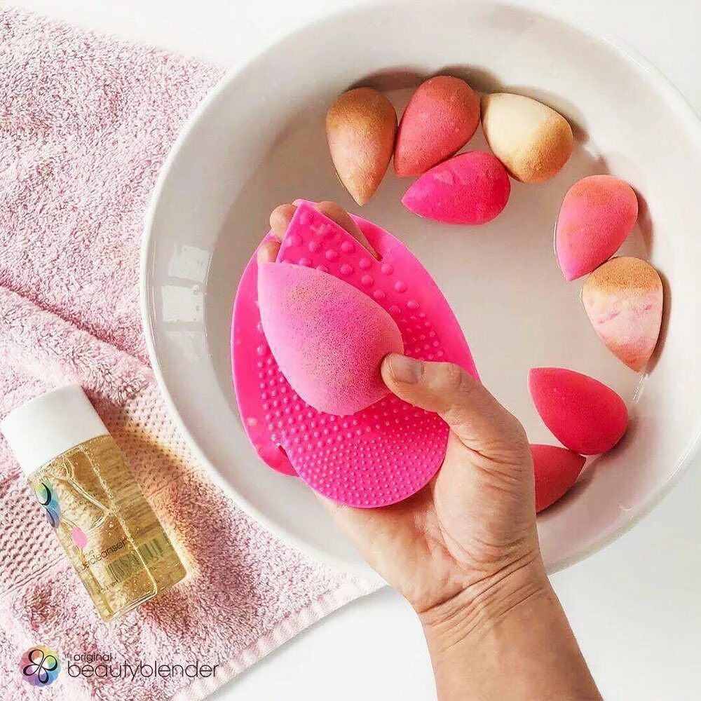 Спонж это. Спонж beautyblender. Спонж, beautyblender, Wave. Спонжик Бьюти блендер. Спонжик для тонального крема.