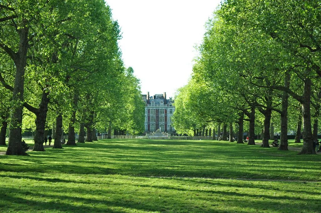 Green park грин парк. Грин парк Великобритания. Парк в Лондоне Грин парк. Лондон Грин парк мемориальные ворота. Зеленый парк Англии.